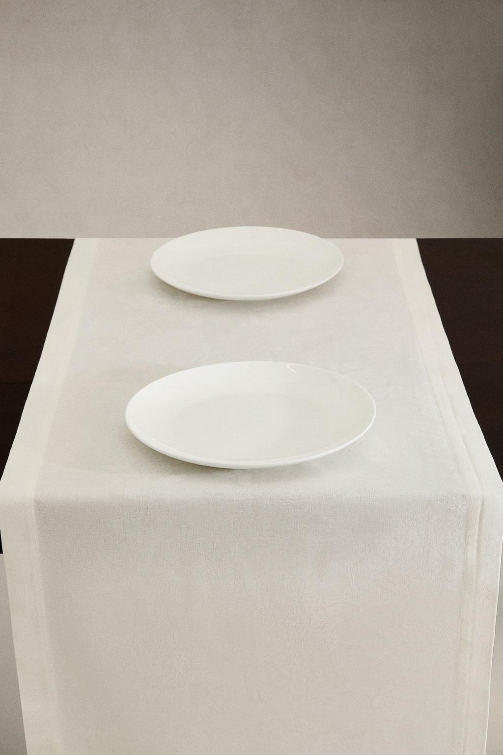 Салфетка для стола с жаккардовыми розами