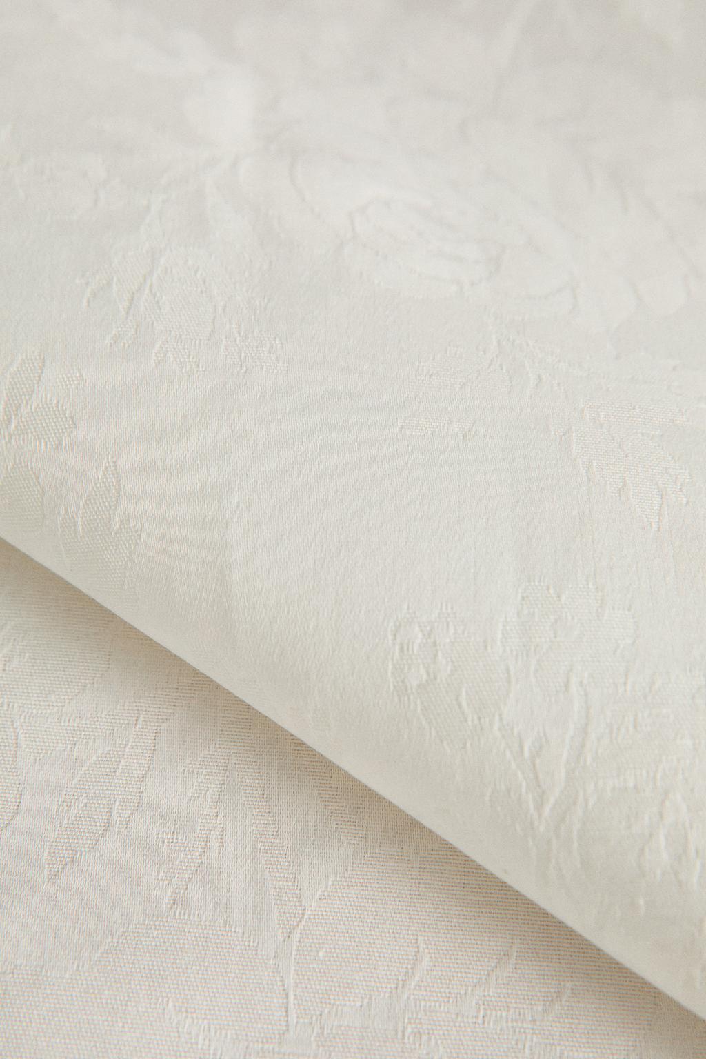 Салфетка для стола с жаккардовыми розами