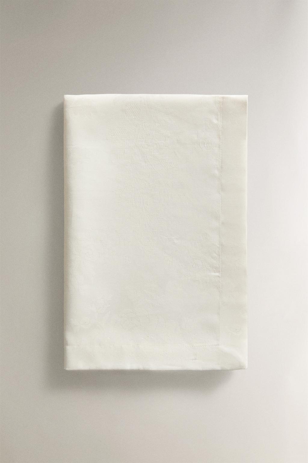 Салфетка для стола с жаккардовыми розами