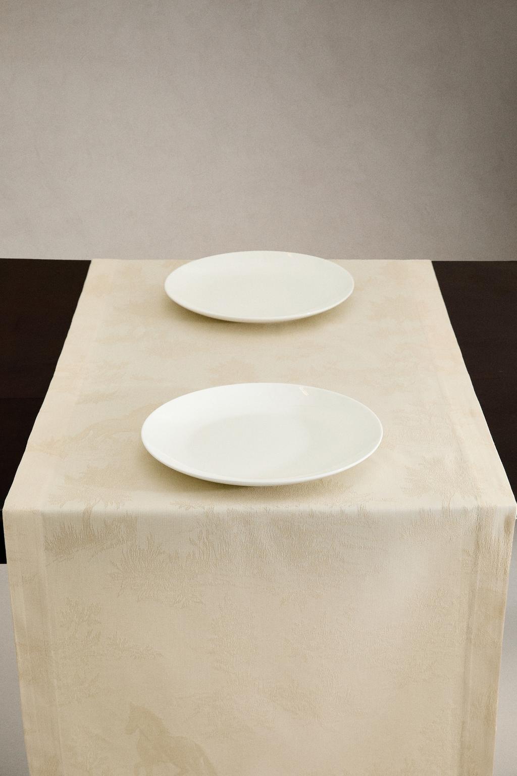 Тканевый бегунок с жаккардовым рисунком лошадей