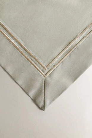 Сатиновый бегунок для стола с оборкой- Заказать в России