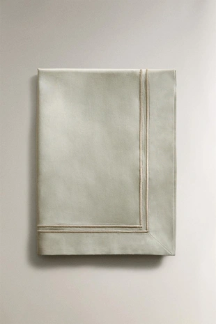 Сатиновый бегунок для стола с оборкой- Заказать в России