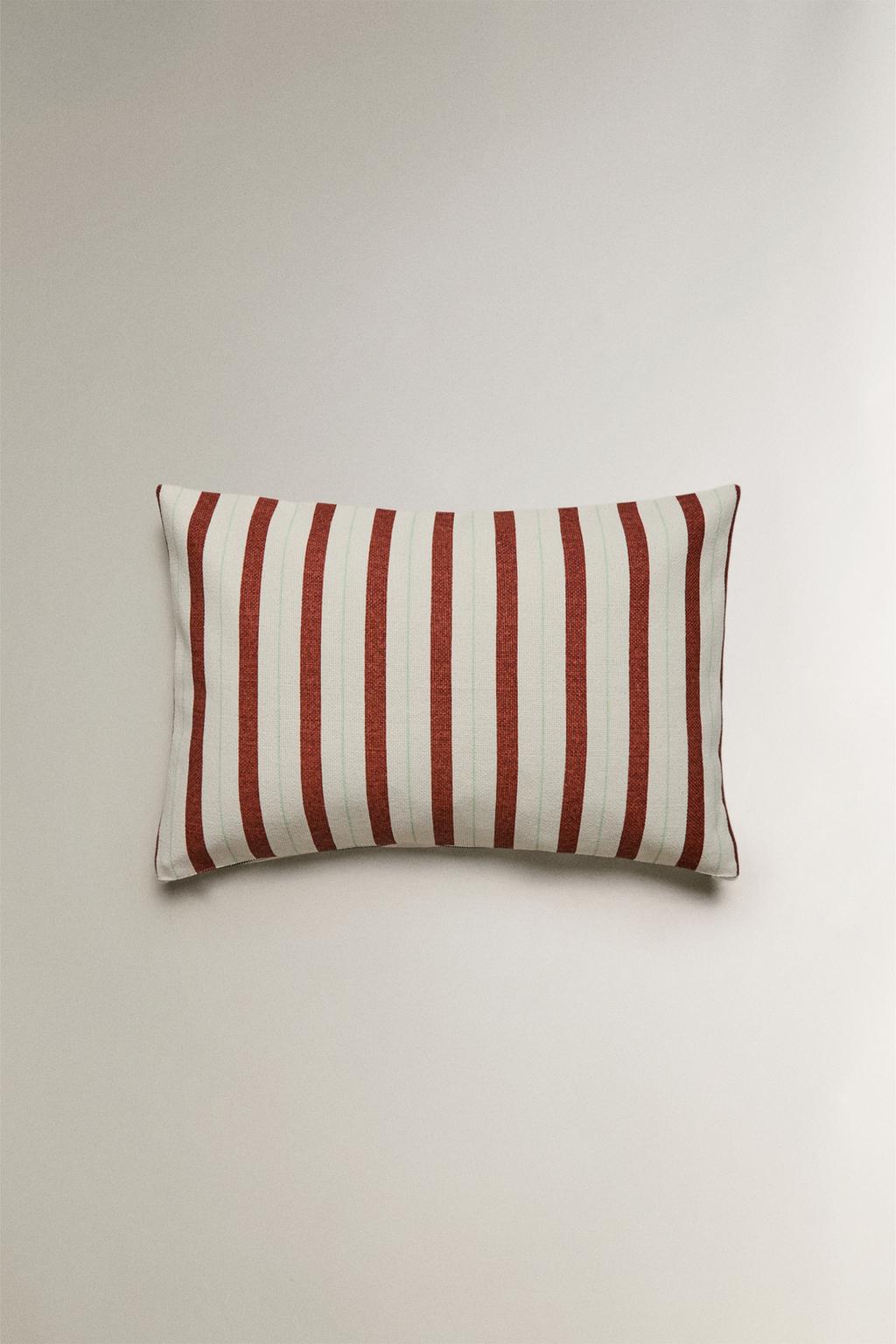 Чехол на подушку в полоску