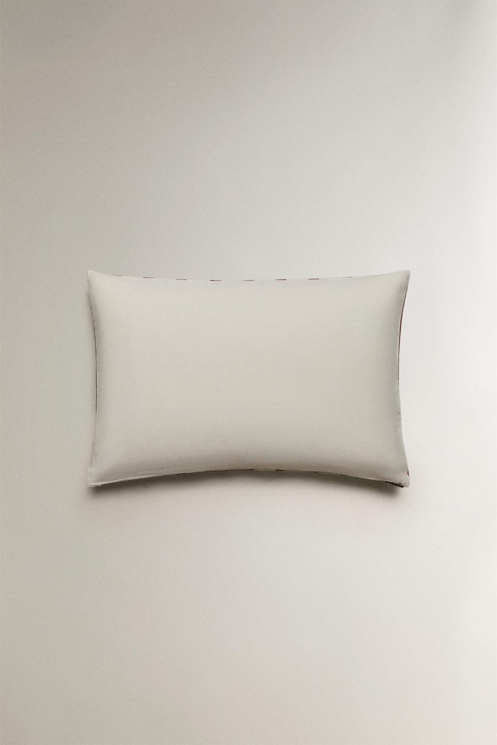 Чехол на подушку в полоску