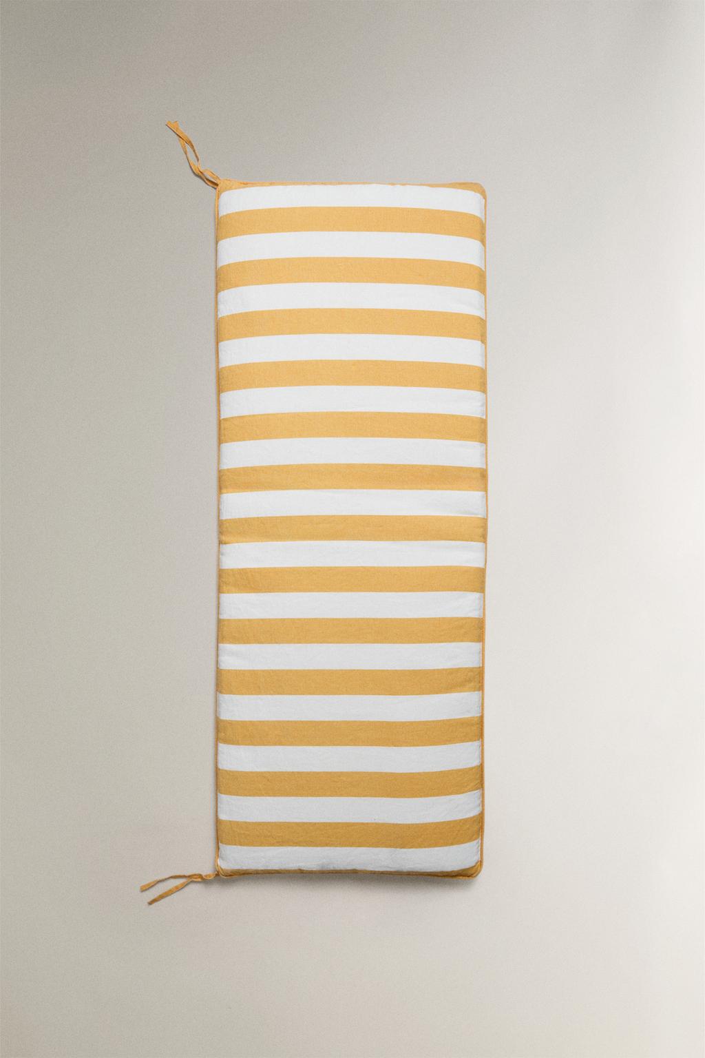 Прямоугольная подушка для сиденья со стразами