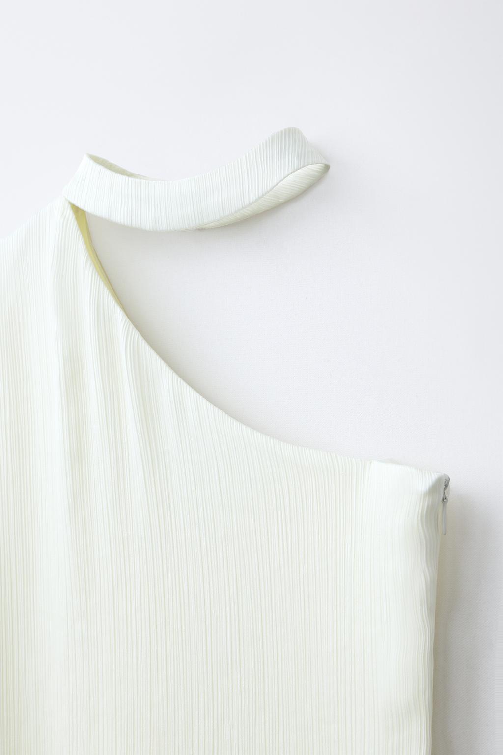 АТЛАСНОЕ ПЛАТЬЕ АСИММЕТРИЧНОГО КРОЯ