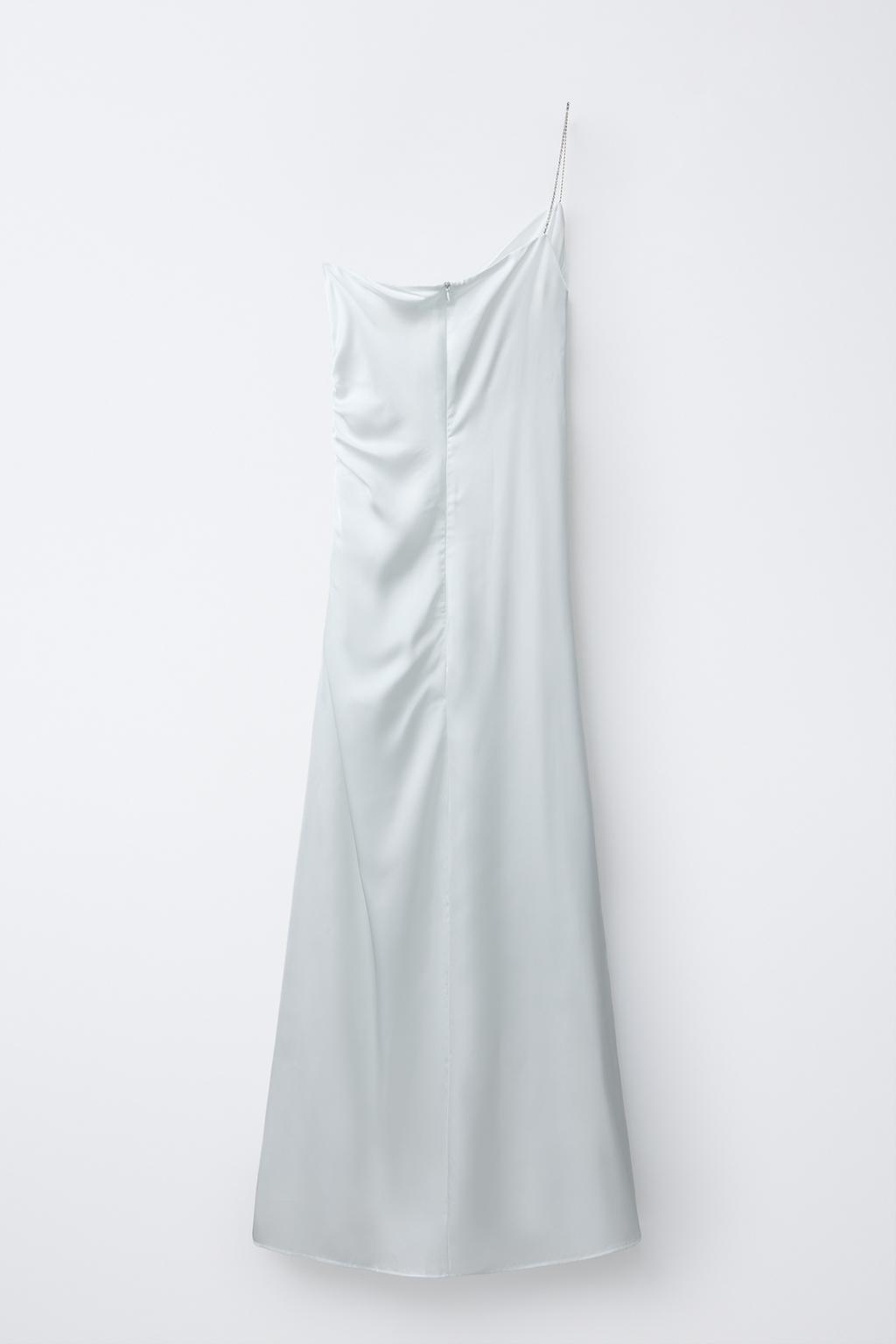 АТЛАСНОЕ ПЛАТЬЕ АСИММЕТРИЧНОГО КРОЯ СО СТРАЗАМИ