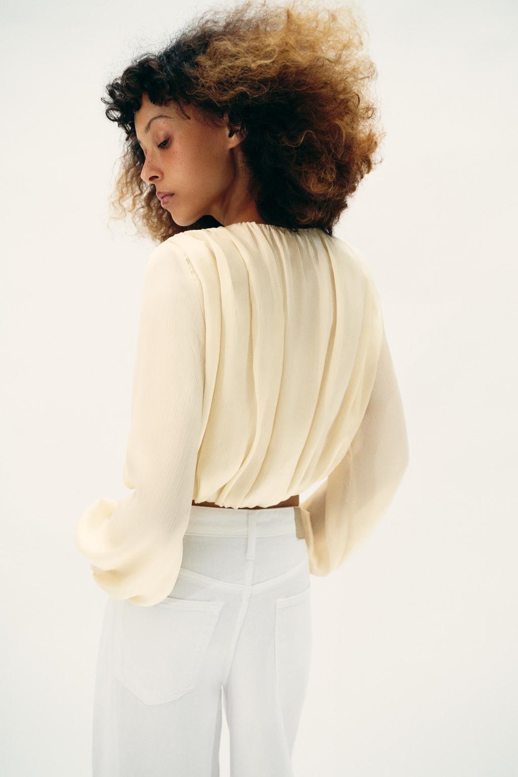 АТЛАСНАЯ БЛУЗА ОБЪЕМНОГО КРОЯ