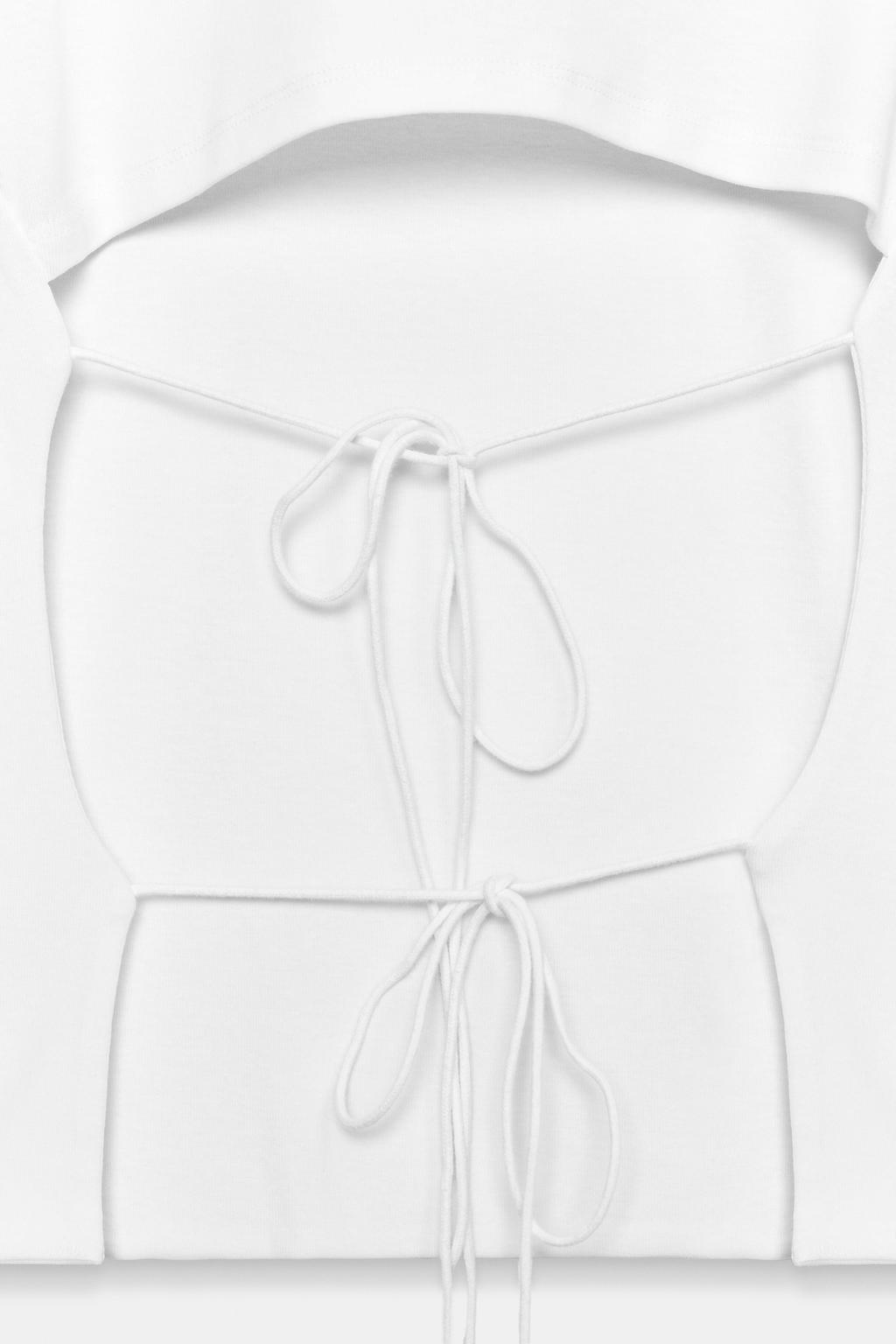 ТОП С ОТКРЫТОЙ СПИНОЙ И ЗАВЯЗКАМИ