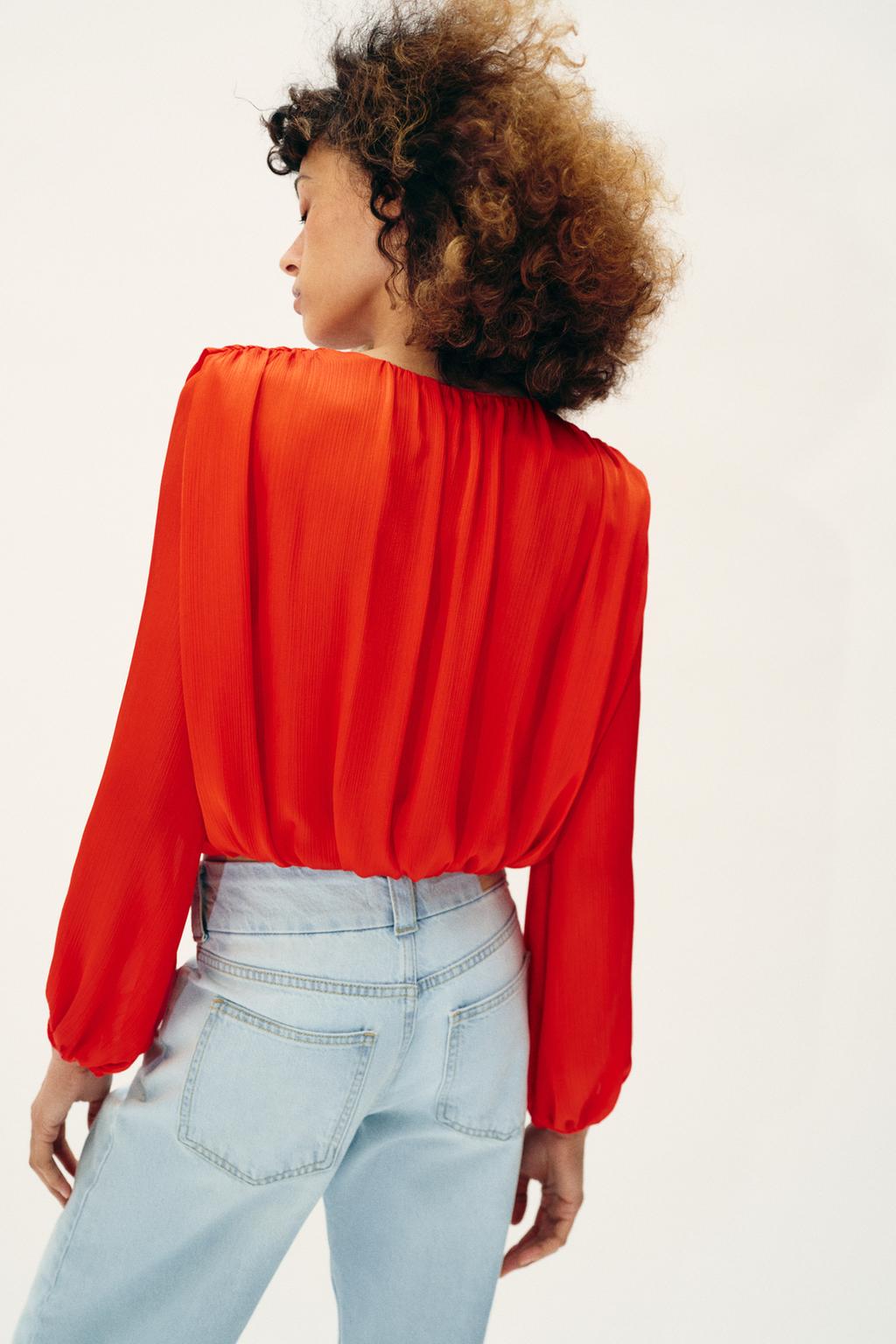 АТЛАСНАЯ БЛУЗА ОБЪЕМНОГО КРОЯ