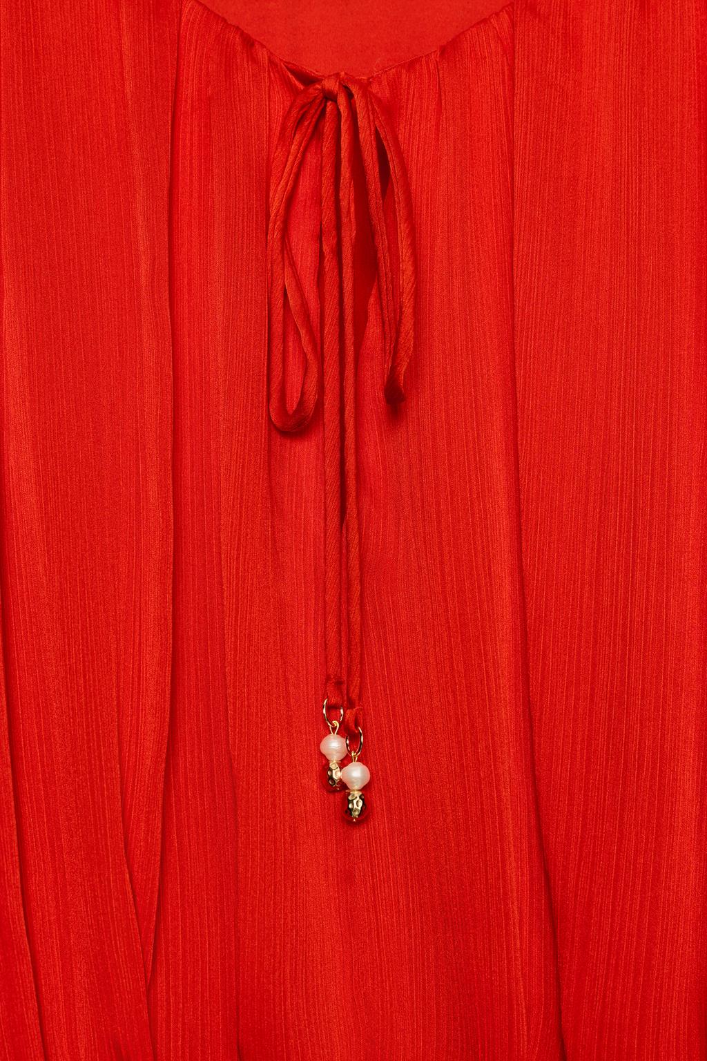 АТЛАСНАЯ БЛУЗА ОБЪЕМНОГО КРОЯ