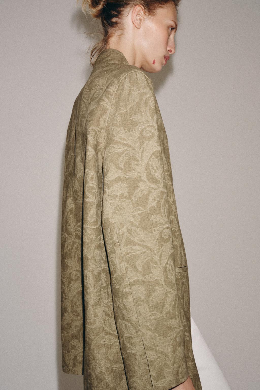 ЖАККАРДОВЫЙ БЛЕЙЗЕР С НАКИДКОЙ — коллекция Zara «ZW»