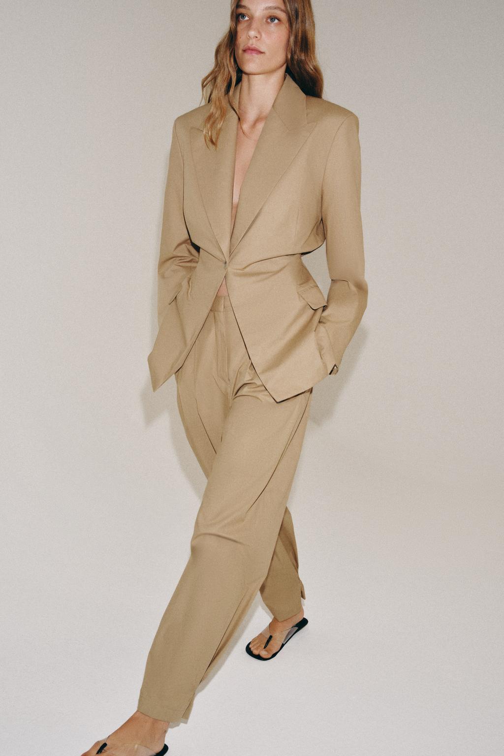 БЛЕЙЗЕР ПРИТАЛЕННОГО КРОЯ — лимитированная серия, коллекция Zara «ZW»