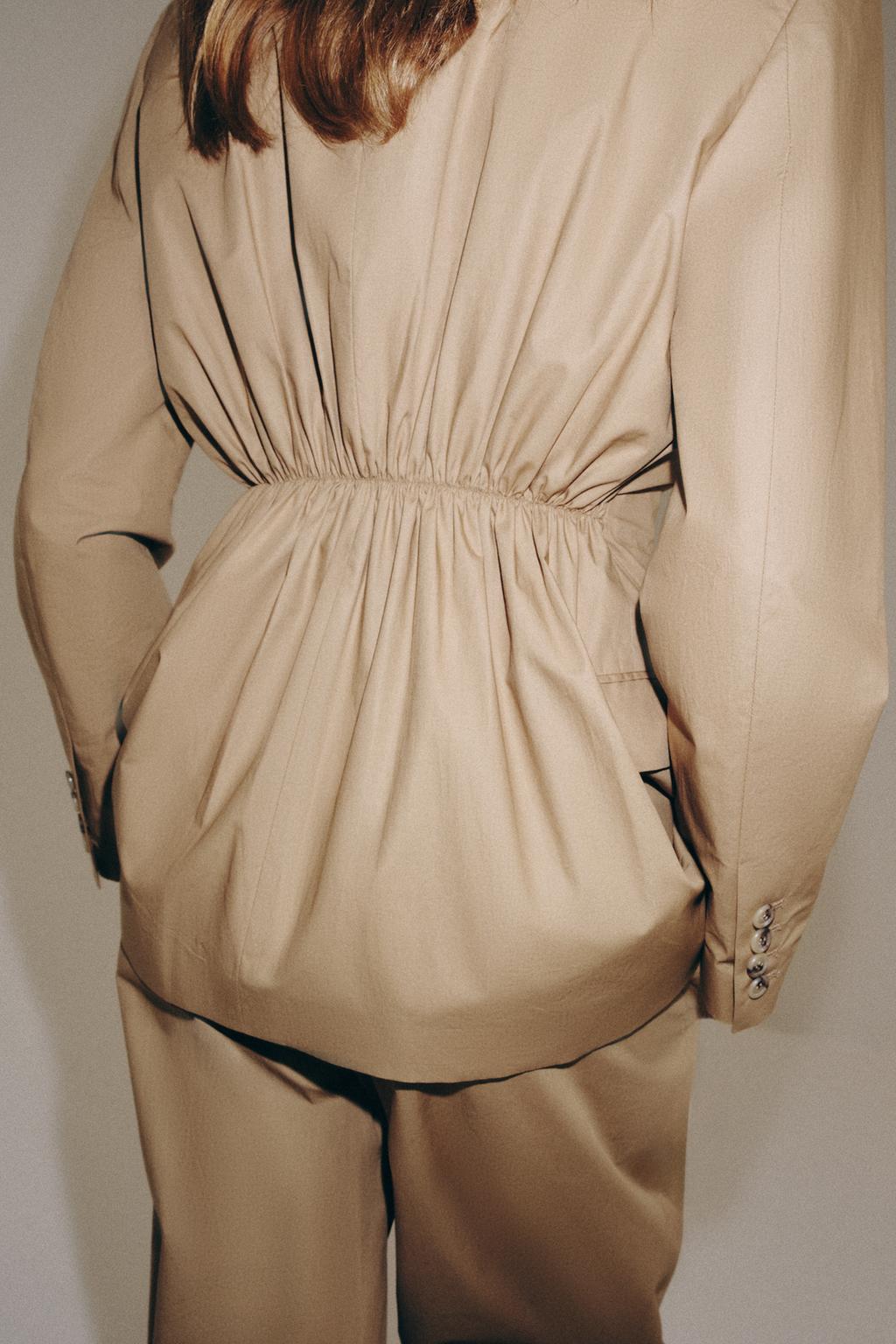 БЛЕЙЗЕР ПРИТАЛЕННОГО КРОЯ — лимитированная серия, коллекция Zara «ZW»