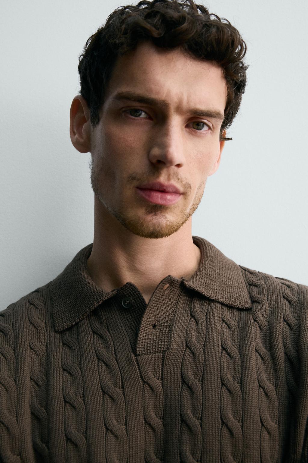 ПОЛО ИЗ РЕЛЬЕФНОГО ТРИКОТАЖА С КОСАМИ