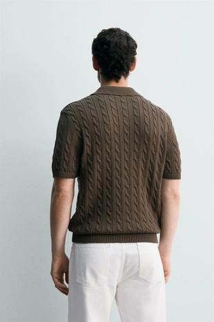 Поло из рельефного трикотажа с косами