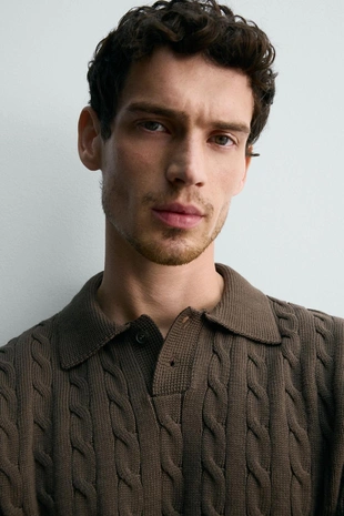 Поло из рельефного трикотажа с косами- Заказать в России