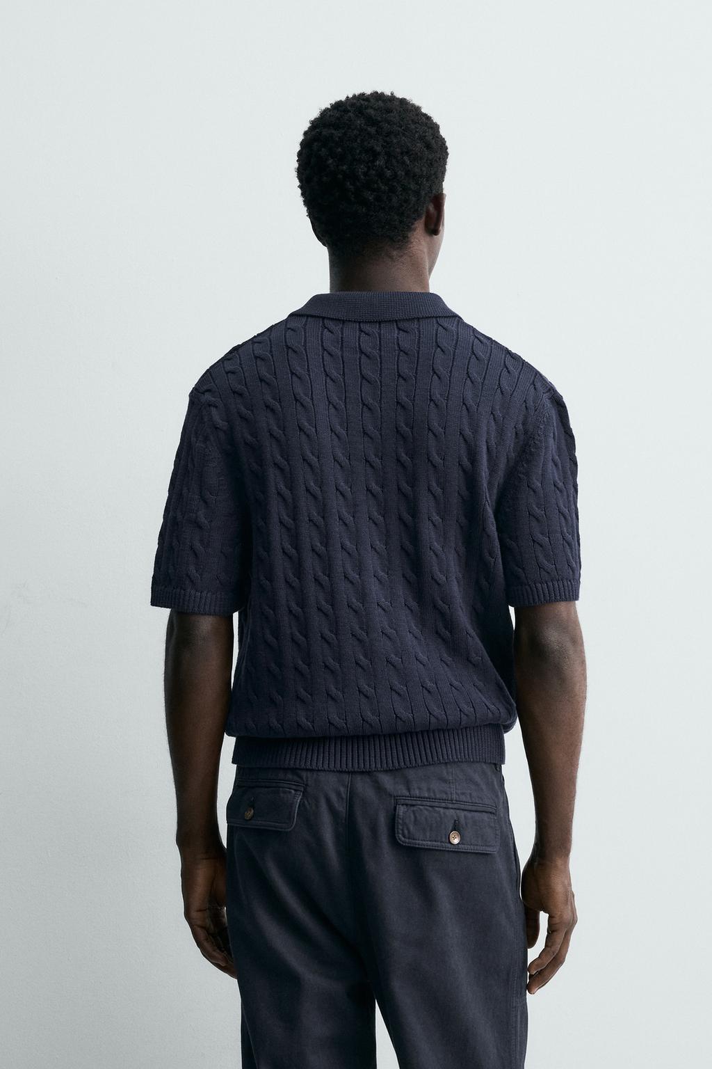 ПОЛО ИЗ РЕЛЬЕФНОГО ТРИКОТАЖА С КОСАМИ