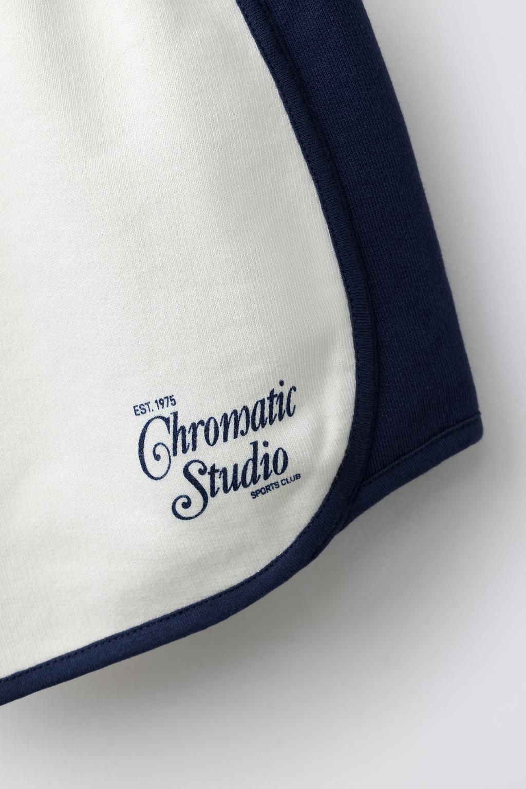 БЕРМУДЫ С КОНТРАСТНОЙ НАДПИСЬЮ