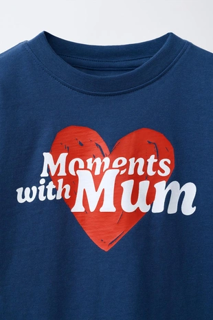 Футболка с надписью «мама и папа»