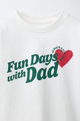 Футболка с надписью «мама и папа»