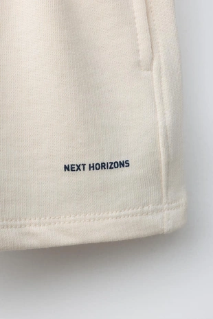 Шорты-бермуды с надписью