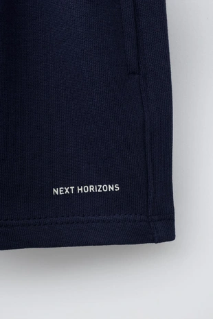 Шорты-бермуды базовые с текстовым принтом