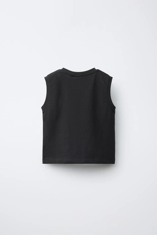 Однотонная футболка с карманом