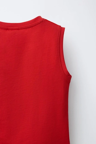 Однотонная футболка с карманом