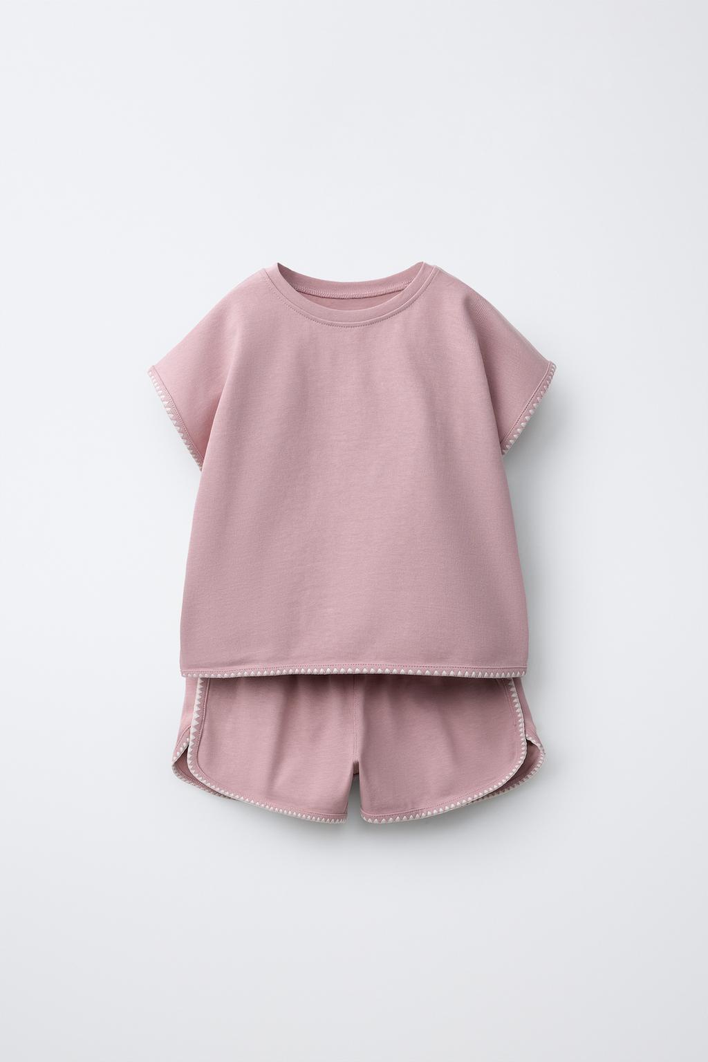 КОМПЛЕКТ ИЗ ФУТБОЛКИ И ШОРТОВ-БЕРМУДОВ С КОНТРАСТНЫМИ ДЕТАЛЯМИ