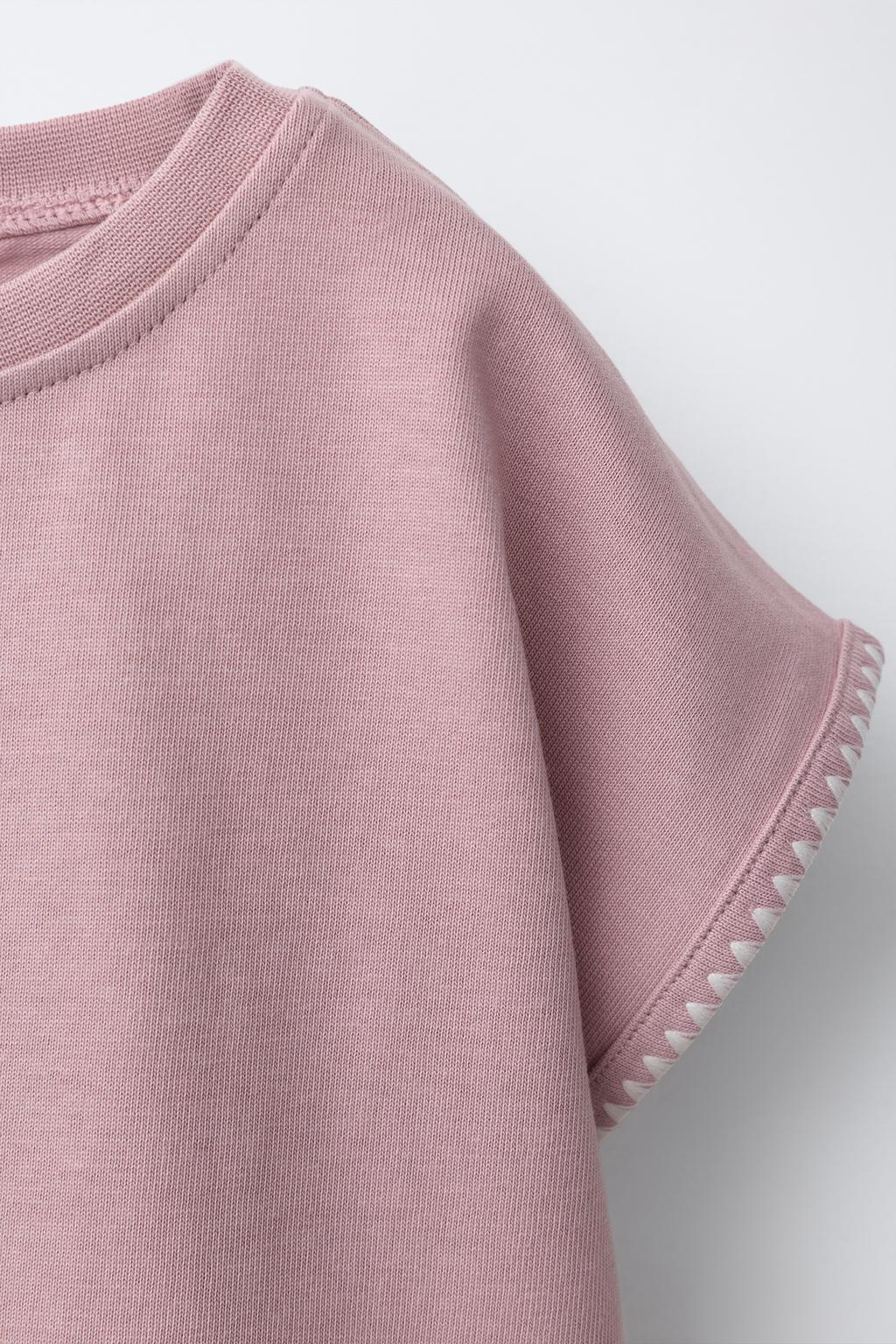 КОМПЛЕКТ ИЗ ФУТБОЛКИ И ШОРТОВ-БЕРМУДОВ С КОНТРАСТНЫМИ ДЕТАЛЯМИ