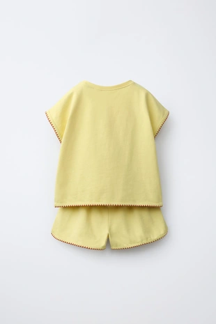 Комплект из футболки и шортов-бермуд с контрастными деталями