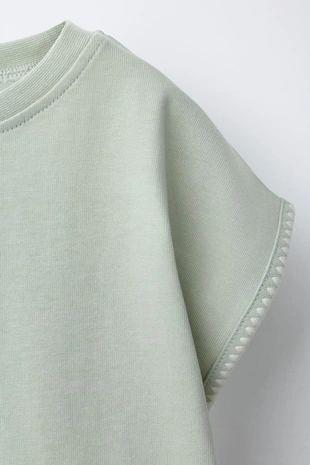 Комплект из футболки и шортов-бермудов с контрастными деталями