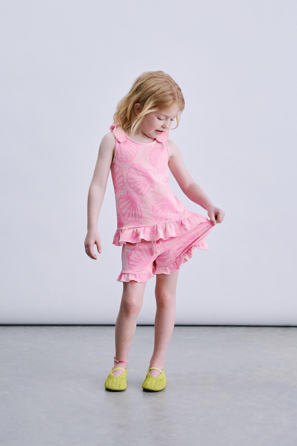 ФУТБОЛКА С УЗЕЛКАМИ И ФЛУОРЕСЦЕНТНЫМИ РАКОВИНАМИ