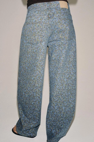 Джинсы Zw  с высокой посадкой и цветочным принтом- Заказать в России