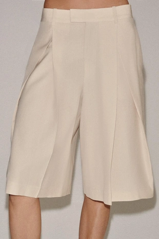 Шорты с защипами из шерсти — коллекция Zara «Zw» лимитированная серия- Заказать в России