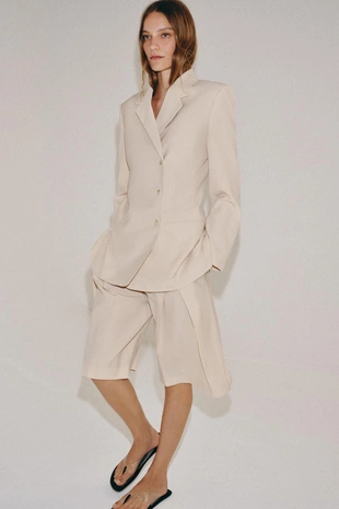 Шорты с защипами из шерсти — коллекция Zara «Zw» лимитированная серия- Заказать в России