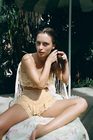 Шорты с вышивкой и воланами- Заказать в России