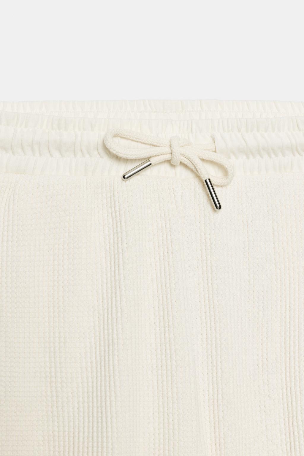 ФАКТУРНЫЕ ШОРТЫ