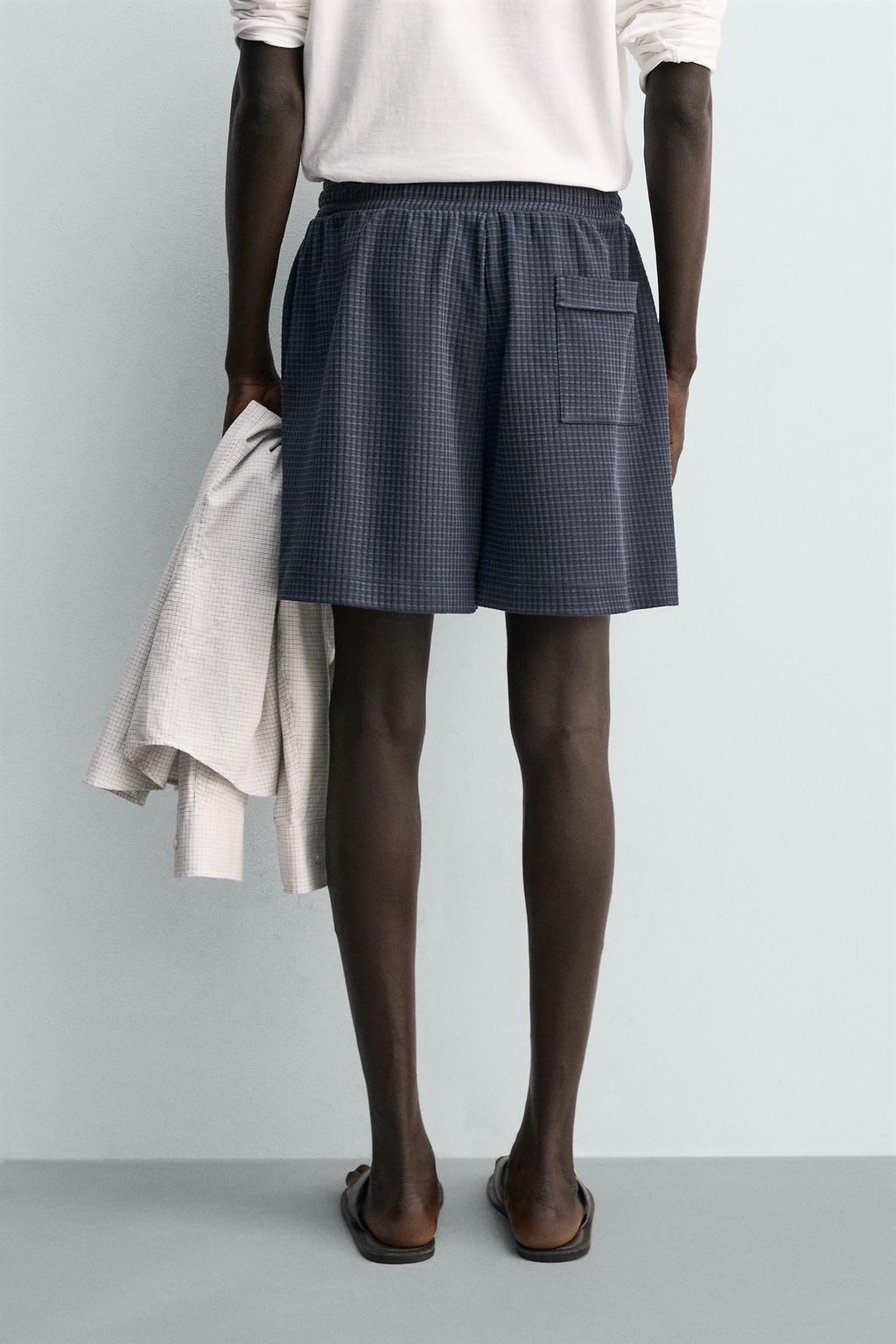 ШОРТЫ-ДЖОГГЕРЫ ИЗ РЕЛЬЕФНОЙ ТКАНИ