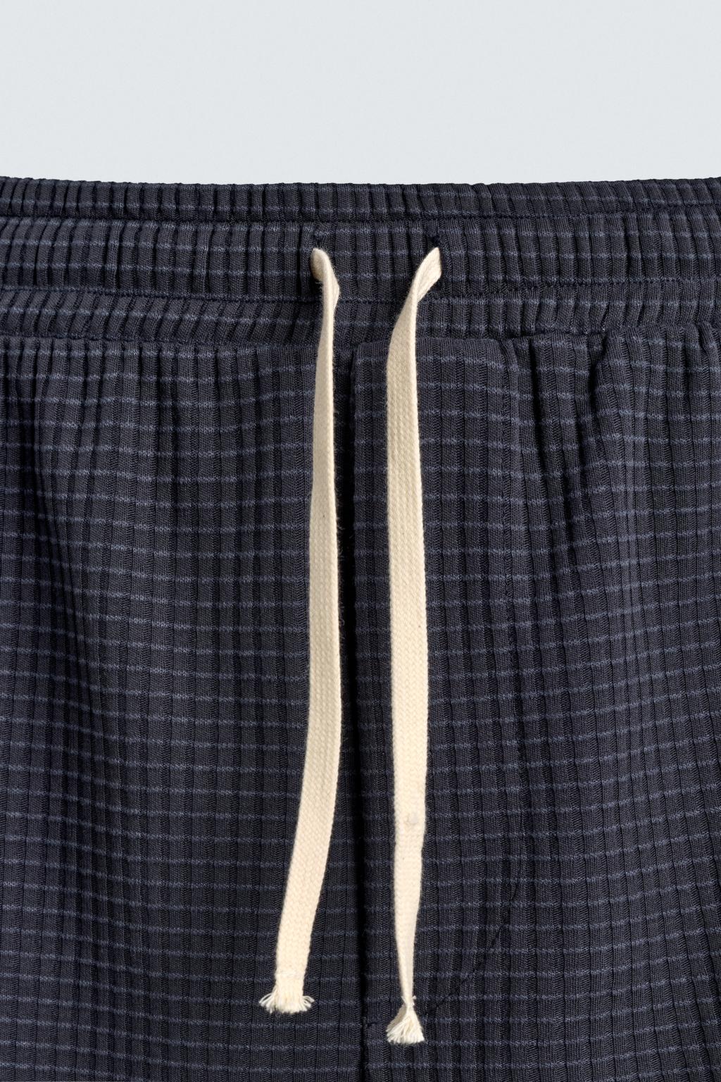 ШОРТЫ-ДЖОГГЕРЫ ИЗ РЕЛЬЕФНОЙ ТКАНИ