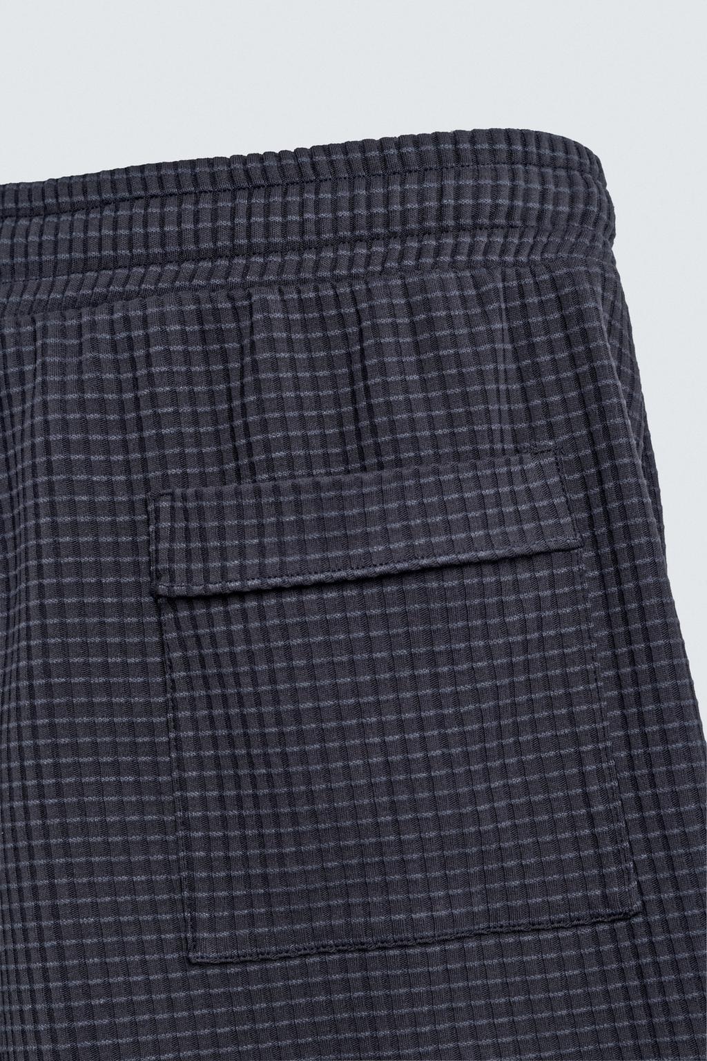 ШОРТЫ-ДЖОГГЕРЫ ИЗ РЕЛЬЕФНОЙ ТКАНИ