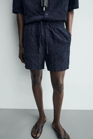 Жаккардовые шорты из рельефной ткани- Заказать в России