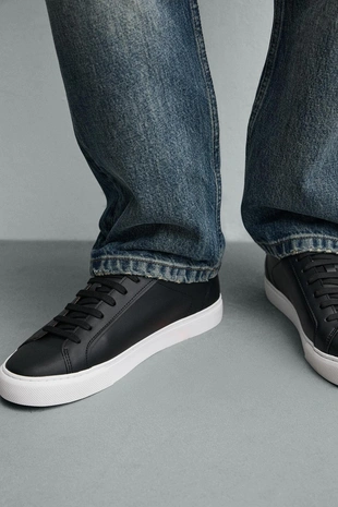 Минималистичные кроссовки