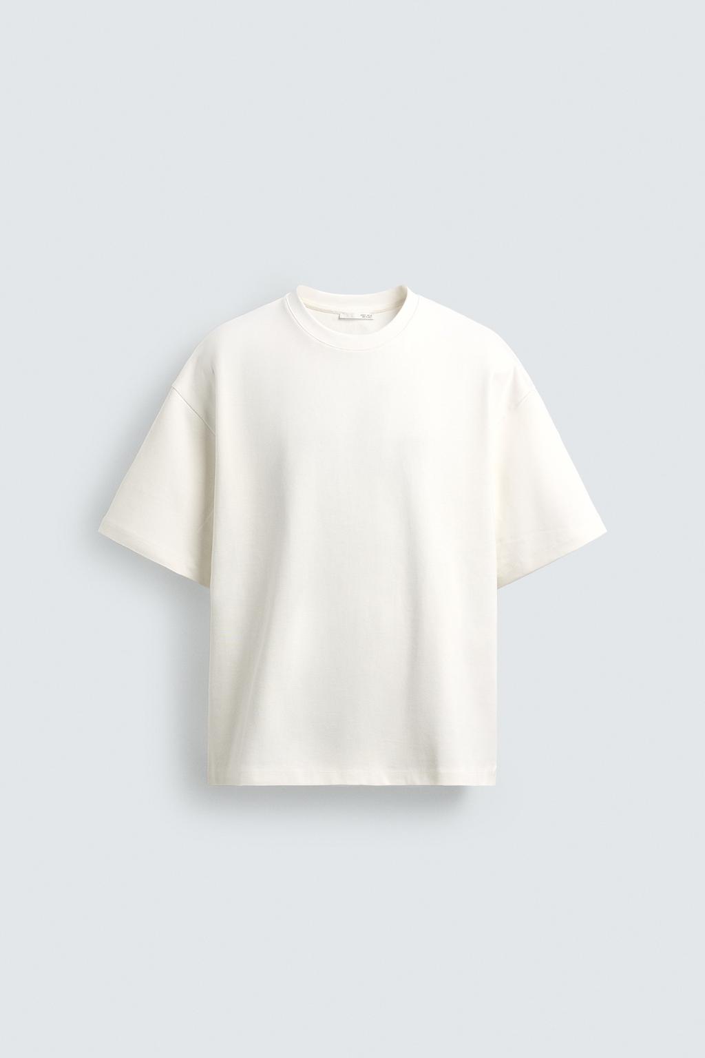 ФУТБОЛКА С КОНТРАСТНОЙ ТЕКСТУРИРОВАННОЙ НАШИВКОЙ