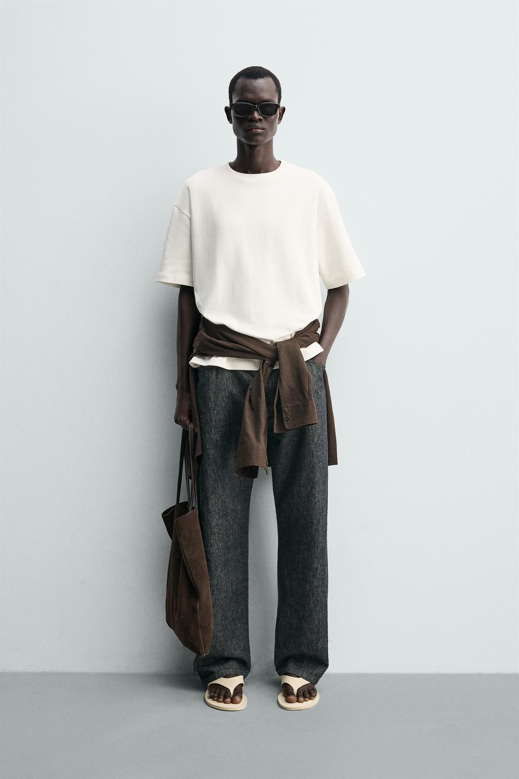 ФУТБОЛКА С КОНТРАСТНОЙ ТЕКСТУРИРОВАННОЙ НАШИВКОЙ