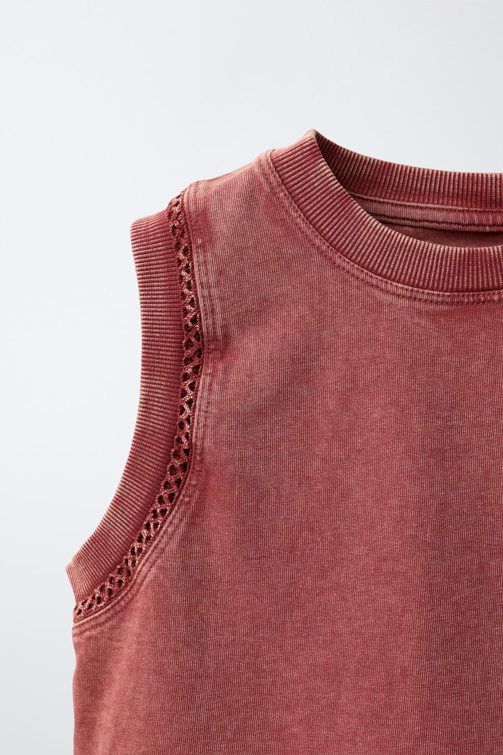 ТОП ИЗ ПЛОТНОГО ТРИКОТАЖА С ВЫШИВКОЙ