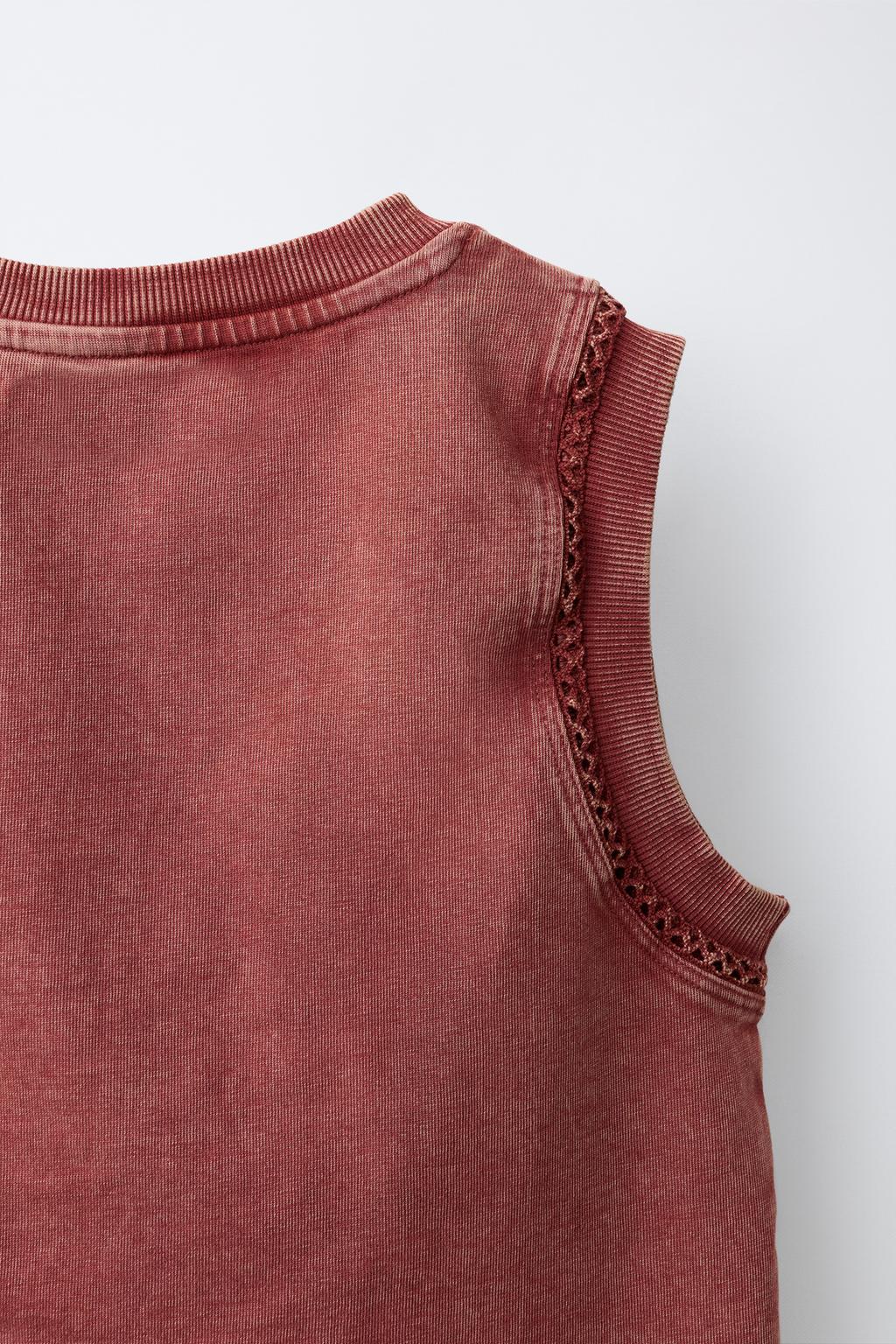 ТОП ИЗ ПЛОТНОГО ТРИКОТАЖА С ВЫШИВКОЙ