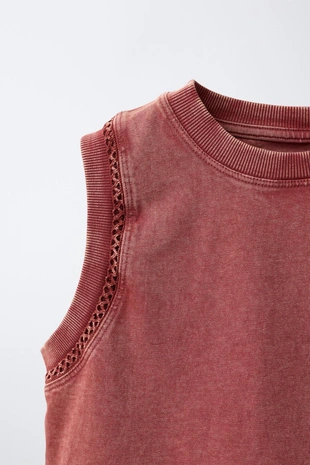 Топ из плотного трикотажа с вышивкой