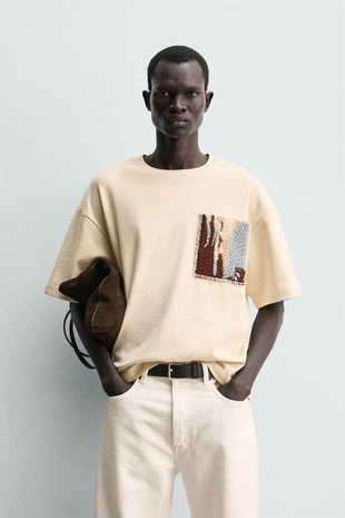 Футболка с комбинированной нашивкой- Заказать в России